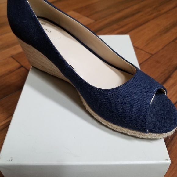 Bandolino peep toe wedges - Picture 3 of 4